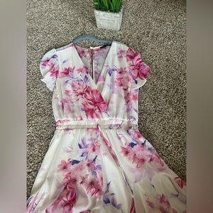 🌸🌸🌸🌸STUNNING floral romper🌸🌸🌸🌸🌸